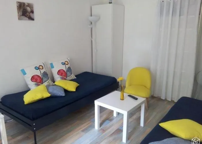 Situe Plein Sud Avec Balcon